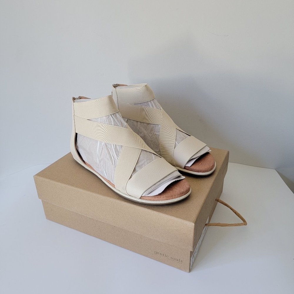 Gentle Souls by Kenneth Cole Break Elastic Sandal